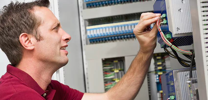 Offshore and Petroleum Facility Electrician in Pea Ridge